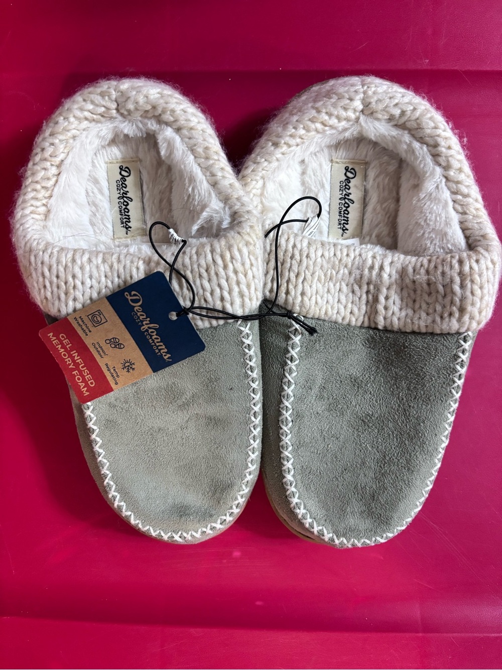 Women's Dearfoams slippers in green & cream NWT size 7-8